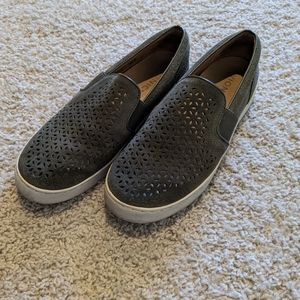 Vionic green slip on women's shoes 7.5